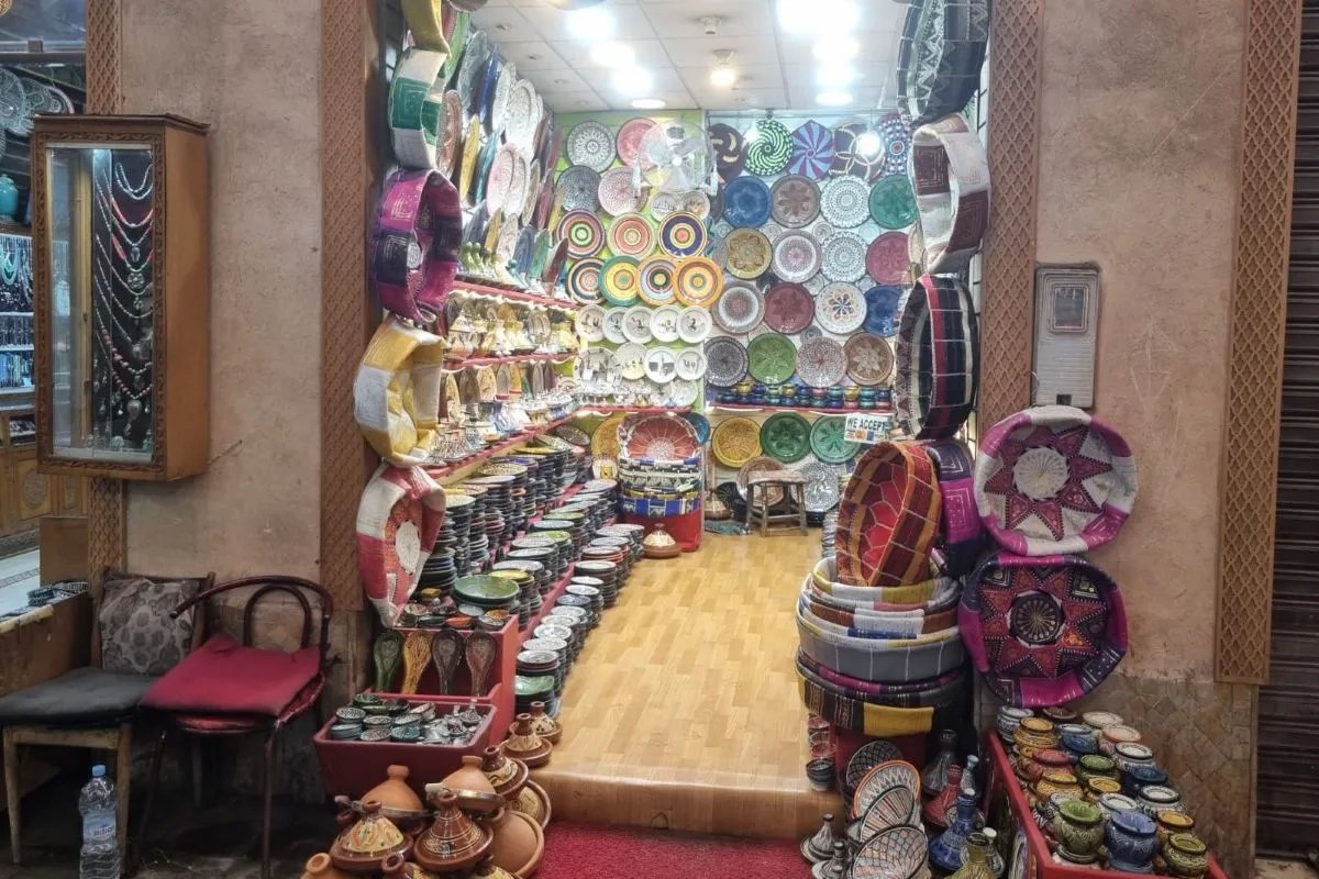 Souks poufs en cuir medina Marrakech